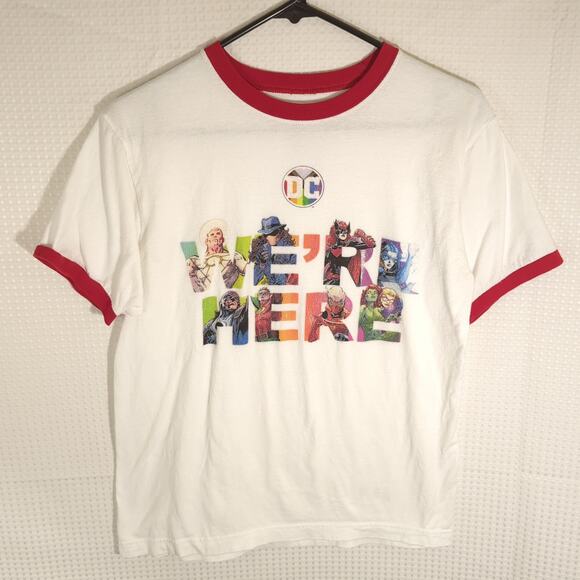 Warner Bros Studio Tour Hollywood DC Comics Pride T Shirt Ringer White Red Sz M - Picture 1 of 6